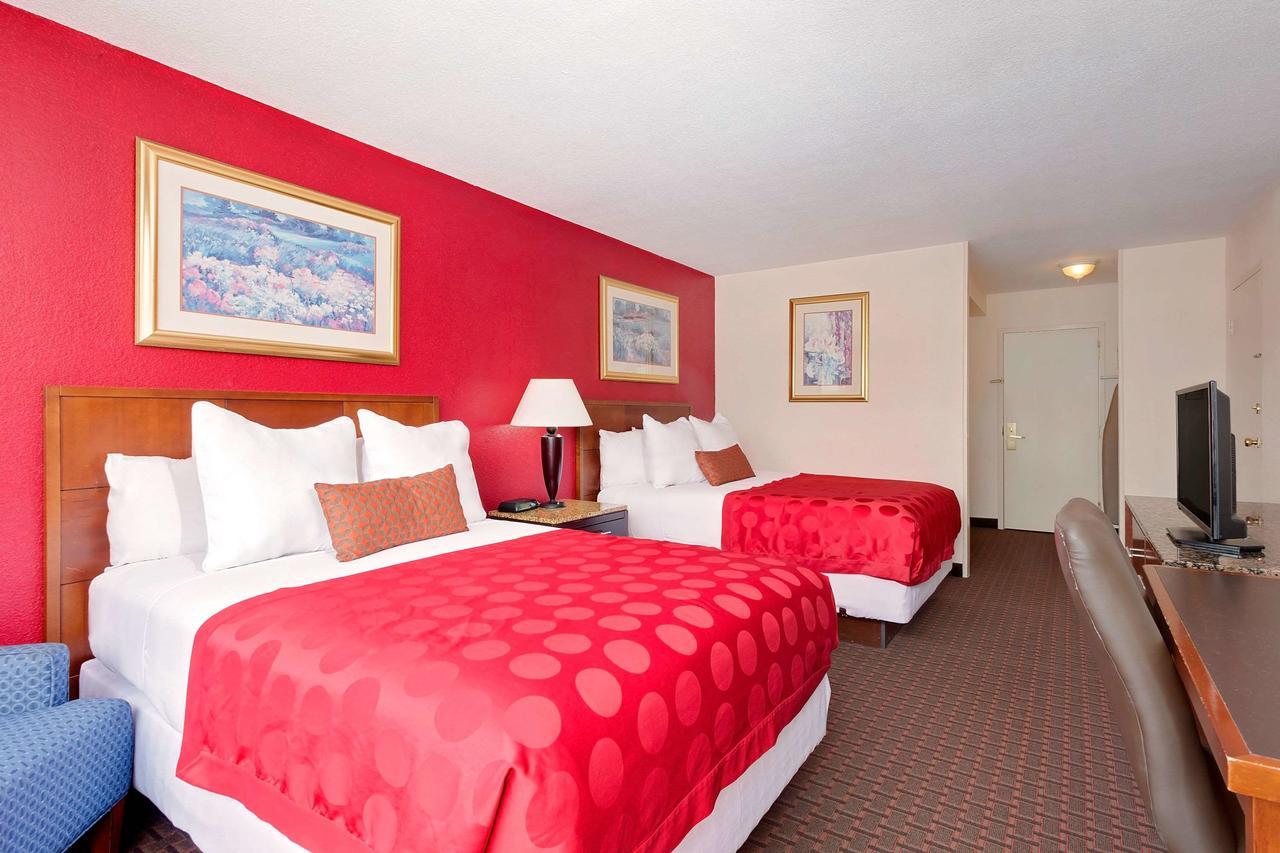 Ramada By Wyndham Fishkill Hotel Kültér fotó
