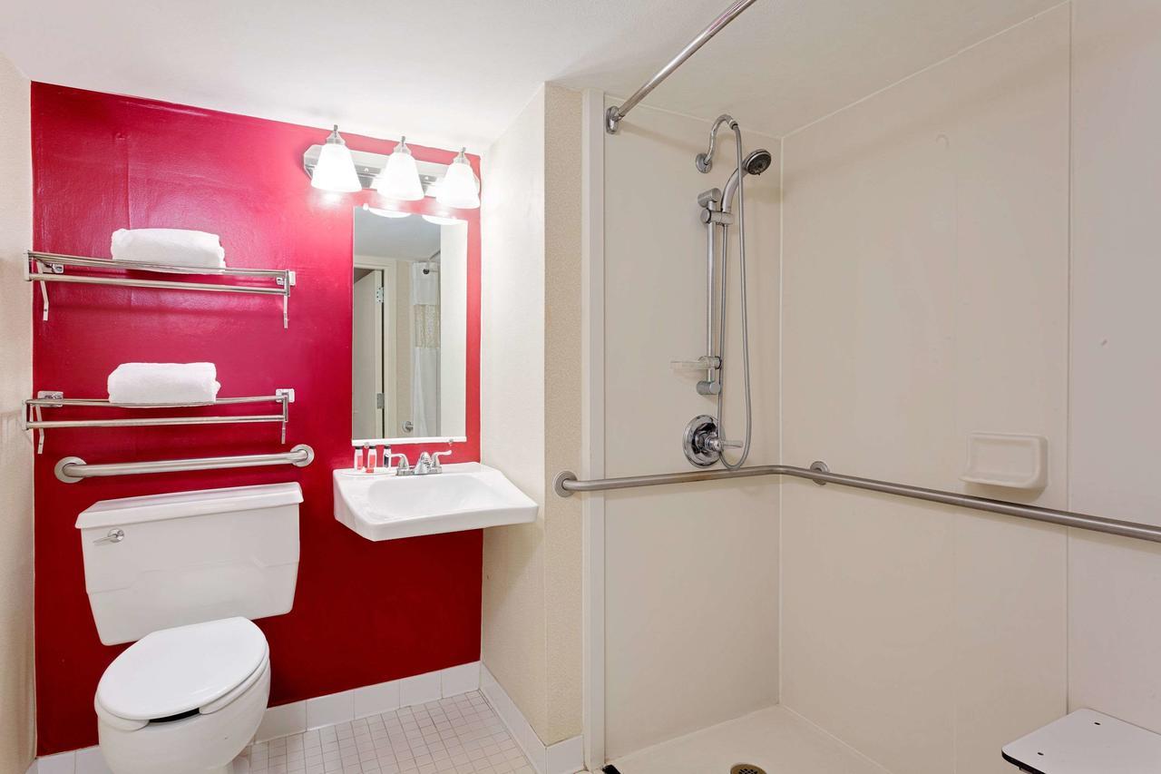 Ramada By Wyndham Fishkill Hotel Kültér fotó